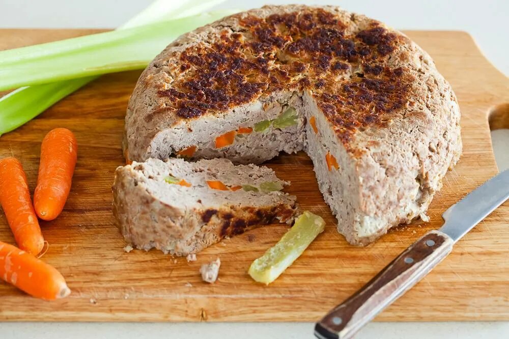 Мясной хлеб. Мясной хлеб из свинины. Мясной хлеб из говядины. Мясной хлеб запеченный. Простой рецепт мясного хлеба