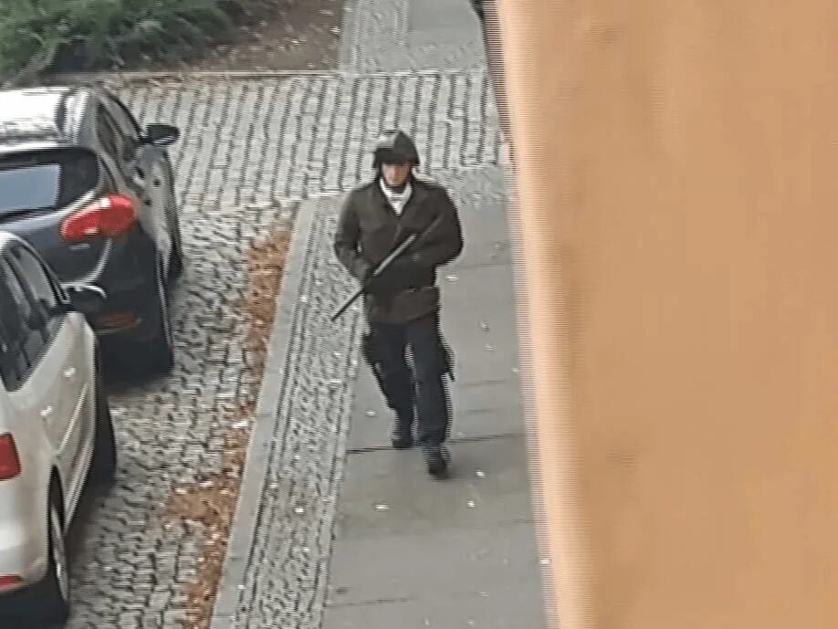 Теракт в синагоге в москве. Нападение на синагогу в Германии. Стрельба в синагоге Германия.