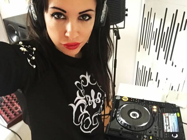 DJ Stephanie. Дж блок