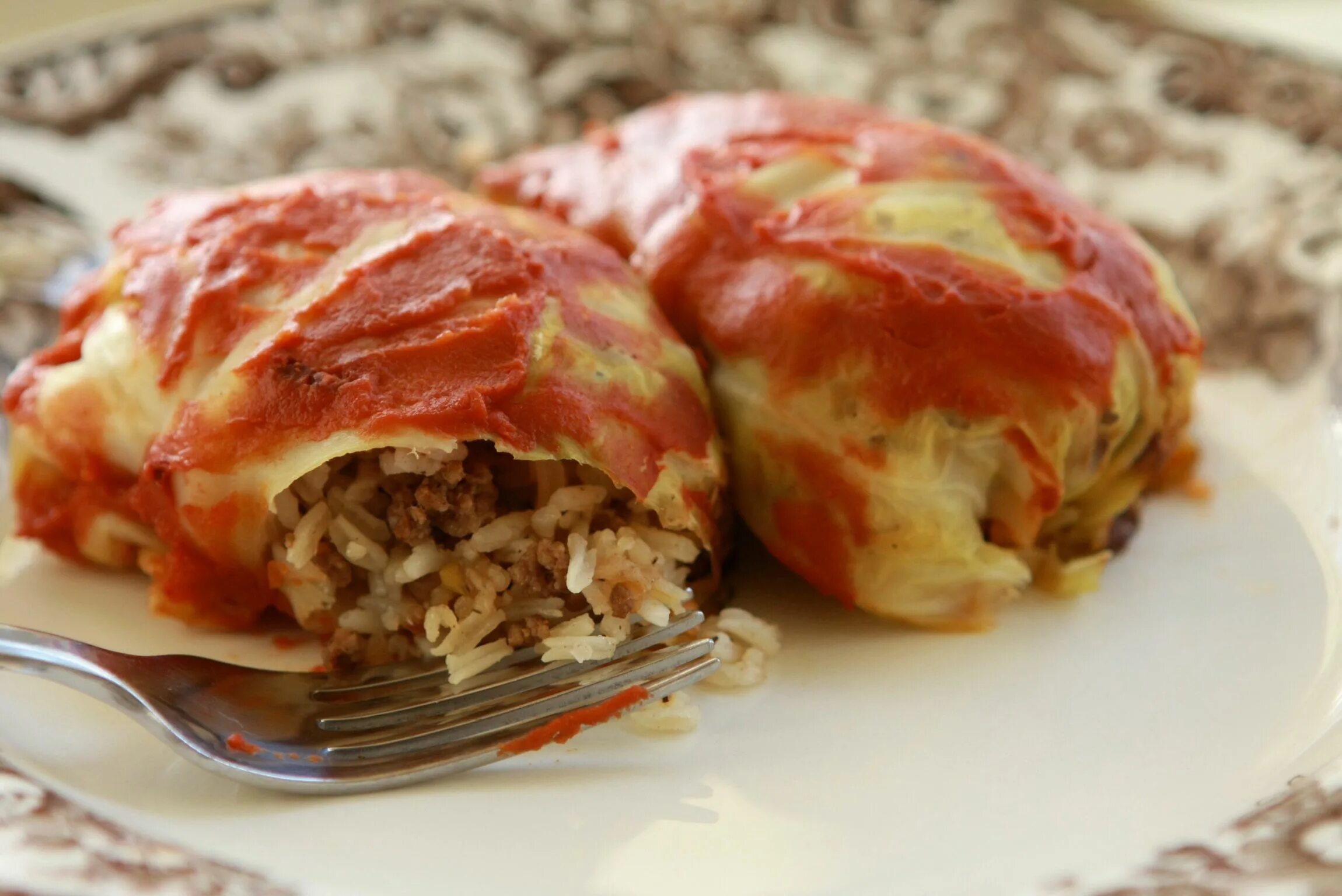 Голубцы домашние. Голубцы с мясом. Голубцы в разрезе. Голубцы вкусный рецепт с фаршем. Голубцы с фаршем и рисом.