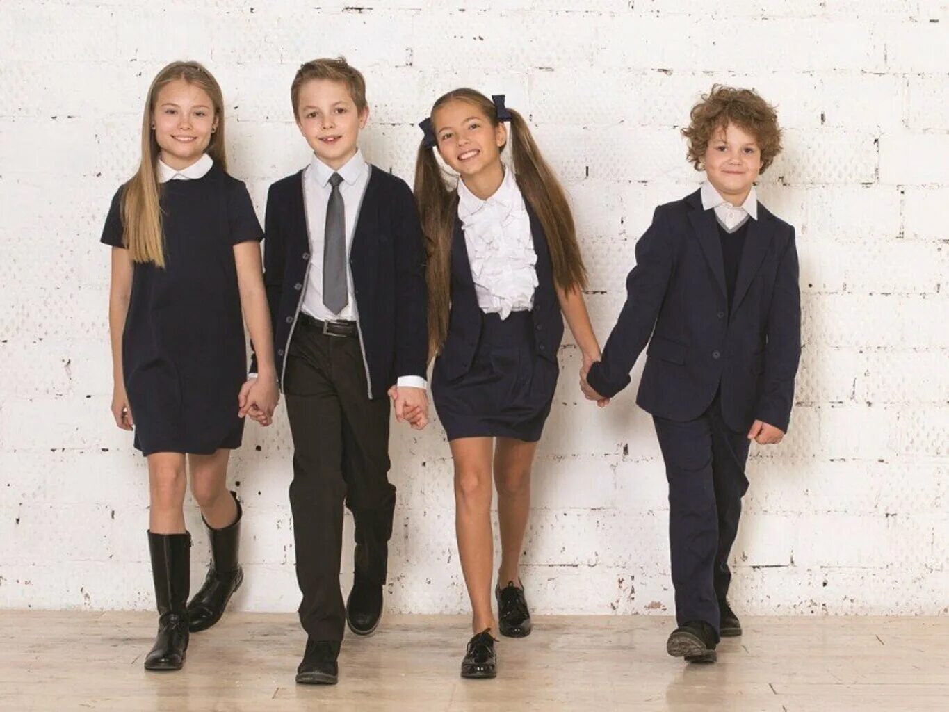 Форма дети школы. Модная Школьная форма. Модная одежда в школу. Одежда современных школьников. Дети в школьной форме.