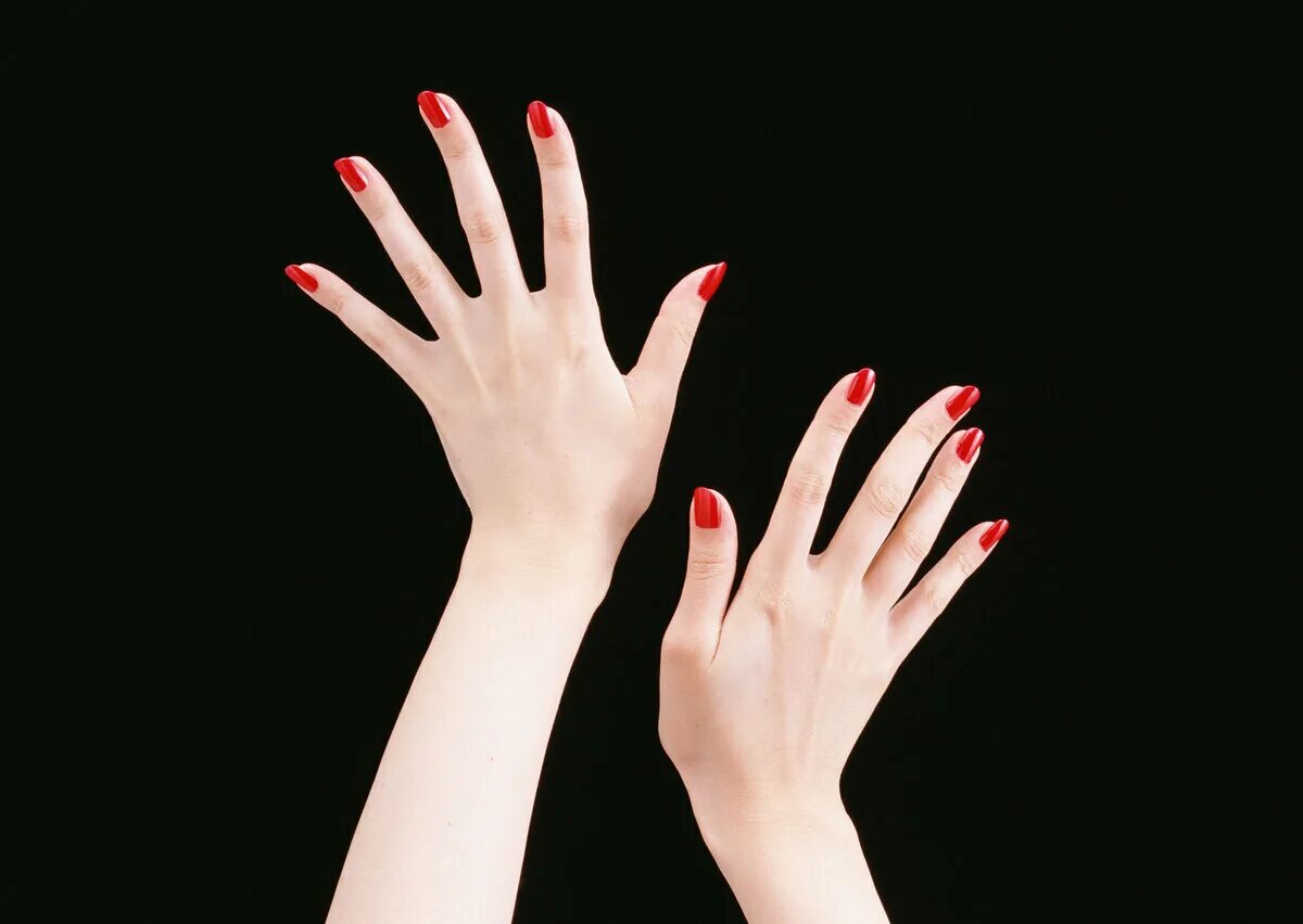 Красивая рука девочка. Женская рука. Красивые пальцы. Рука с маникюром. Рука девушки.