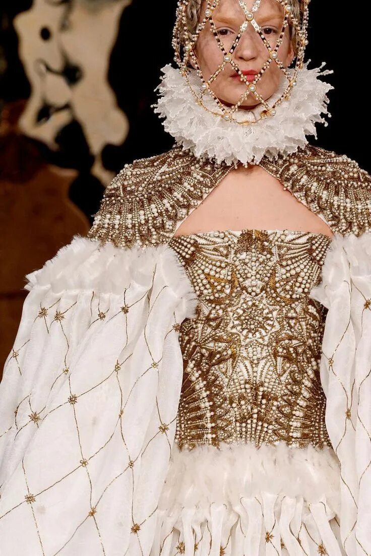 Mcqueen одежда. Mcqueen одежда