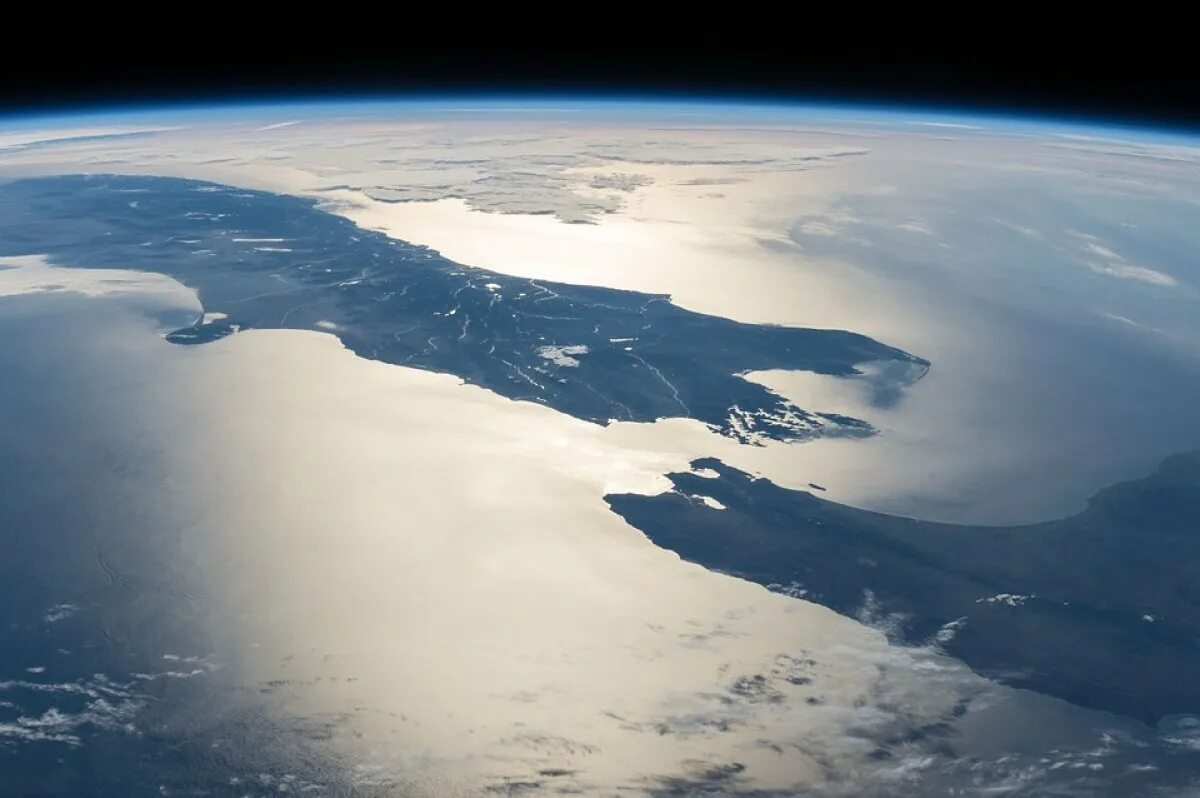 Новая зеландия тихий океан. Новая Зеландия снимок из космоса. Северный Ледовитый океан из космоса. Новая Зеландия со спутника.