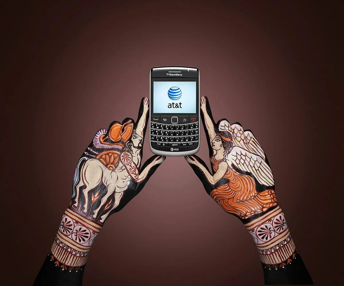 Рекламный боди арт. Тамара черницына модель в куп. Креативная реклама телефона. Реклама боди. Роузи хантингтон-уайтли burberry.