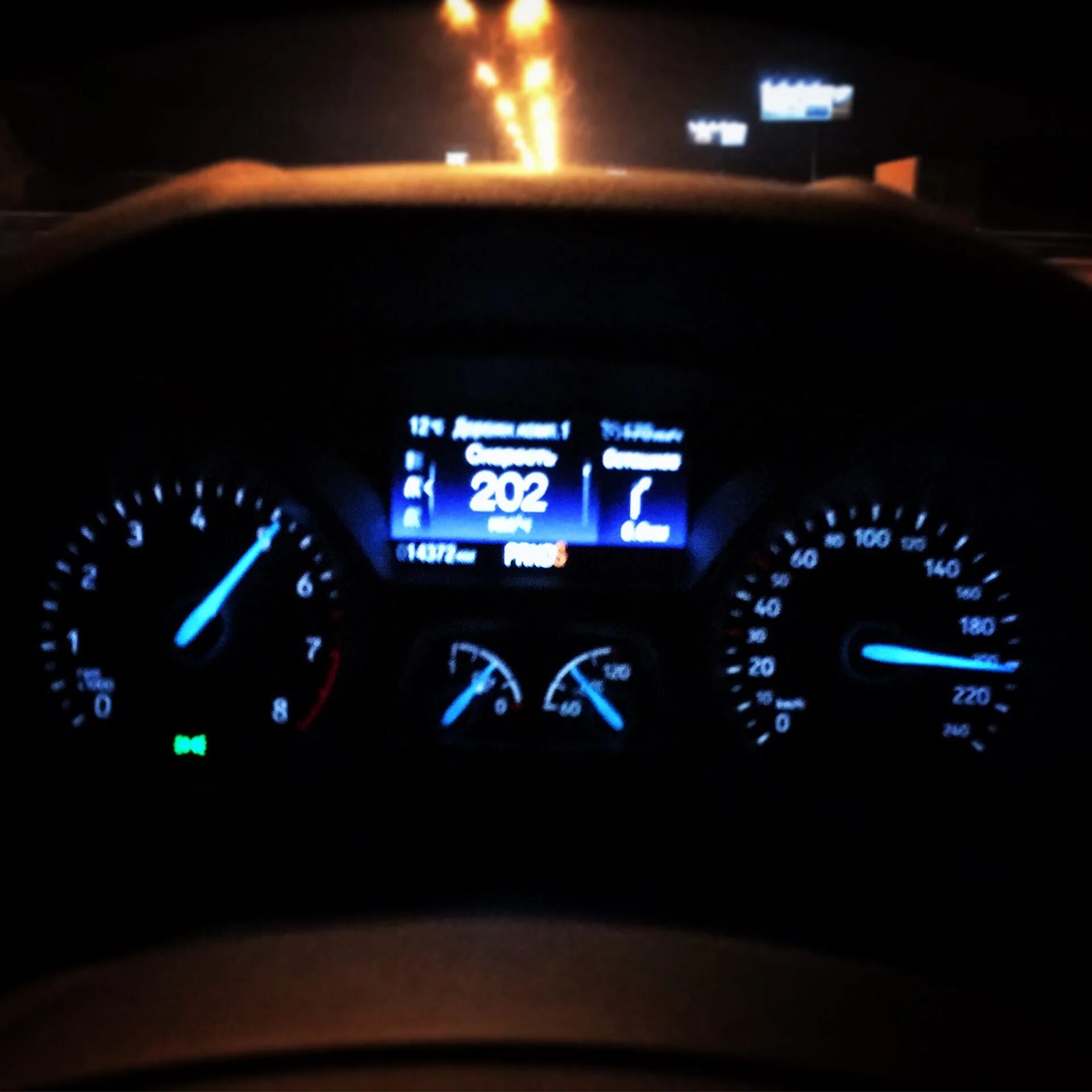 Форд фокус 200 спидометр. Ford focus 3 200 км ч. Ford focus 1 200км ч. Форд фокус 3 максималка. Спидометр форд мондео 3 скорость 220.