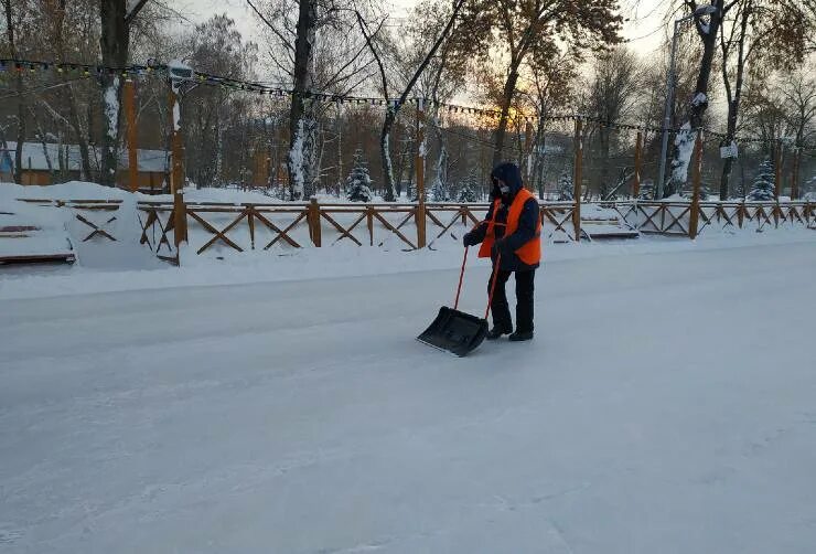 Каток на набережной самара. Каток парк гагарина самара. каток в парке гагарина самара 2025. каток в парке 50-летия октября самара. каток парк гагарина самара 2025.