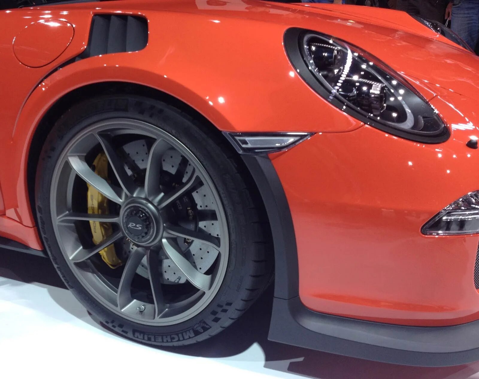 Sport cup 2. Porshe 911 gt3 Michelin Spark. Michelin Pilot Sport Cup 4 Porsche. Pilot Sport Cup 2 porche. Порше с шинами Мишлен.