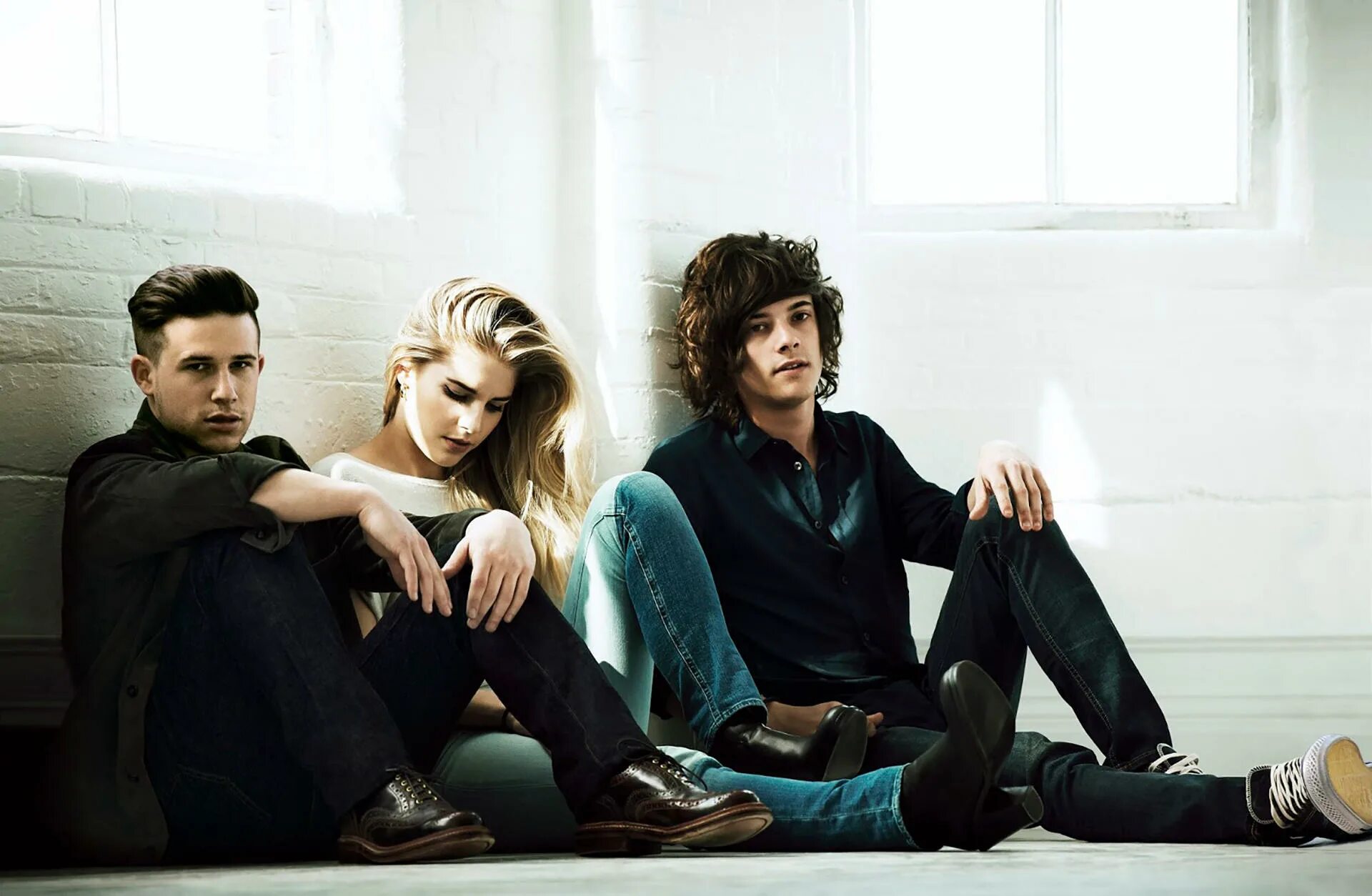 Лондон граммар. Инди-поп London Grammar. London Grammar Band. London Grammar обои. You are beautiful thing