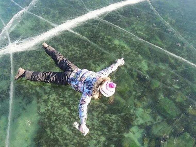 Заметный полет. Прыжок с парашютом. Человек в полете. Заметный полет. Заметный полет.