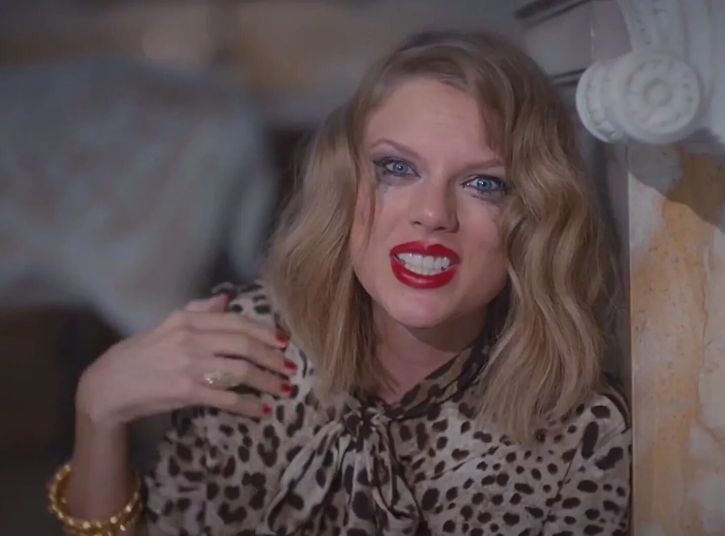 Swift blank. Taylor swift blank space.