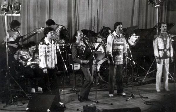 песня московские окна текст песни. слова московские окна текст. московские окна mp3. кф 2001 - московские окна постер. московские окна ноты для фортепиано.