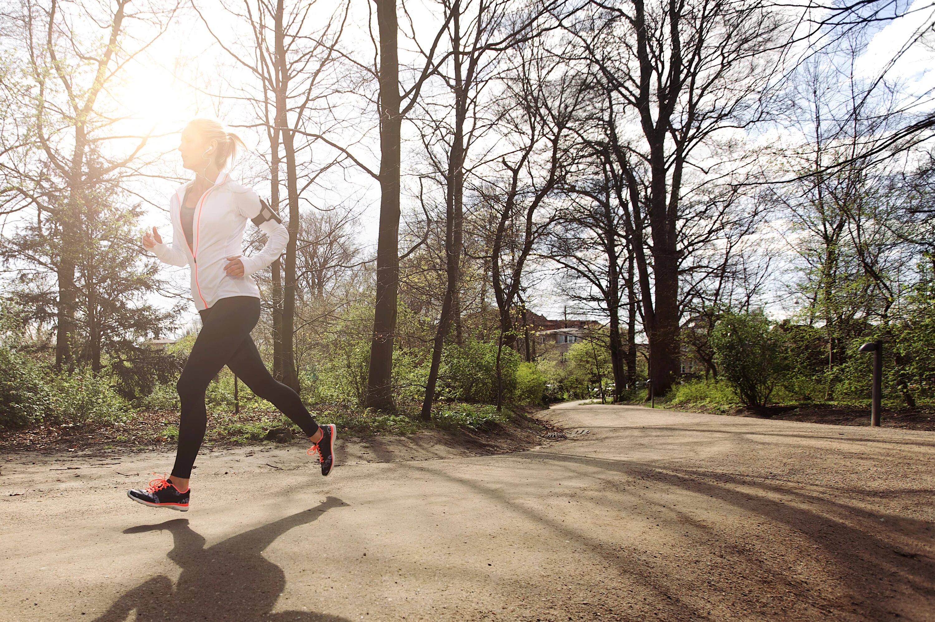 Пробежка в лесу. Parkour pov prank. Парень бежит. Деформационный тип старения лица. Бегающий человек.