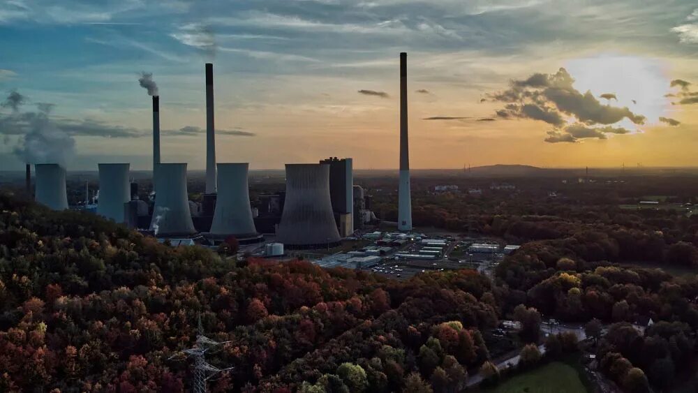 Экономика европы 2023. Индустриальный пейзаж фото. Глобальное загрязнение. Электростанция в Нью-Йорке. Тепловые электростанции Южной Кореи.