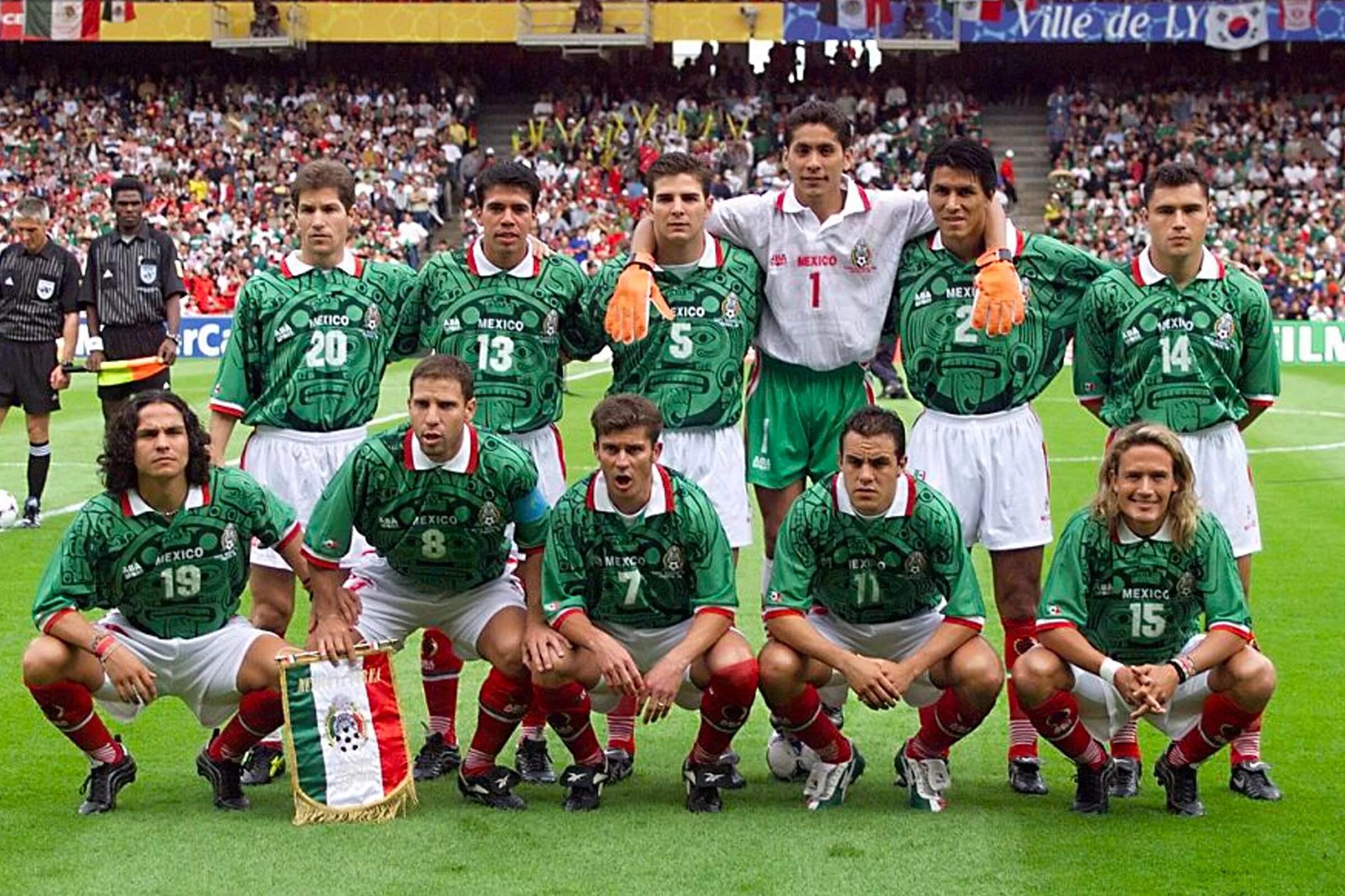 Сша мексика футбол. Сборная Мексики 1994. Сборная Мексики по футболу 1998 года. Сборная Мексики 2002.