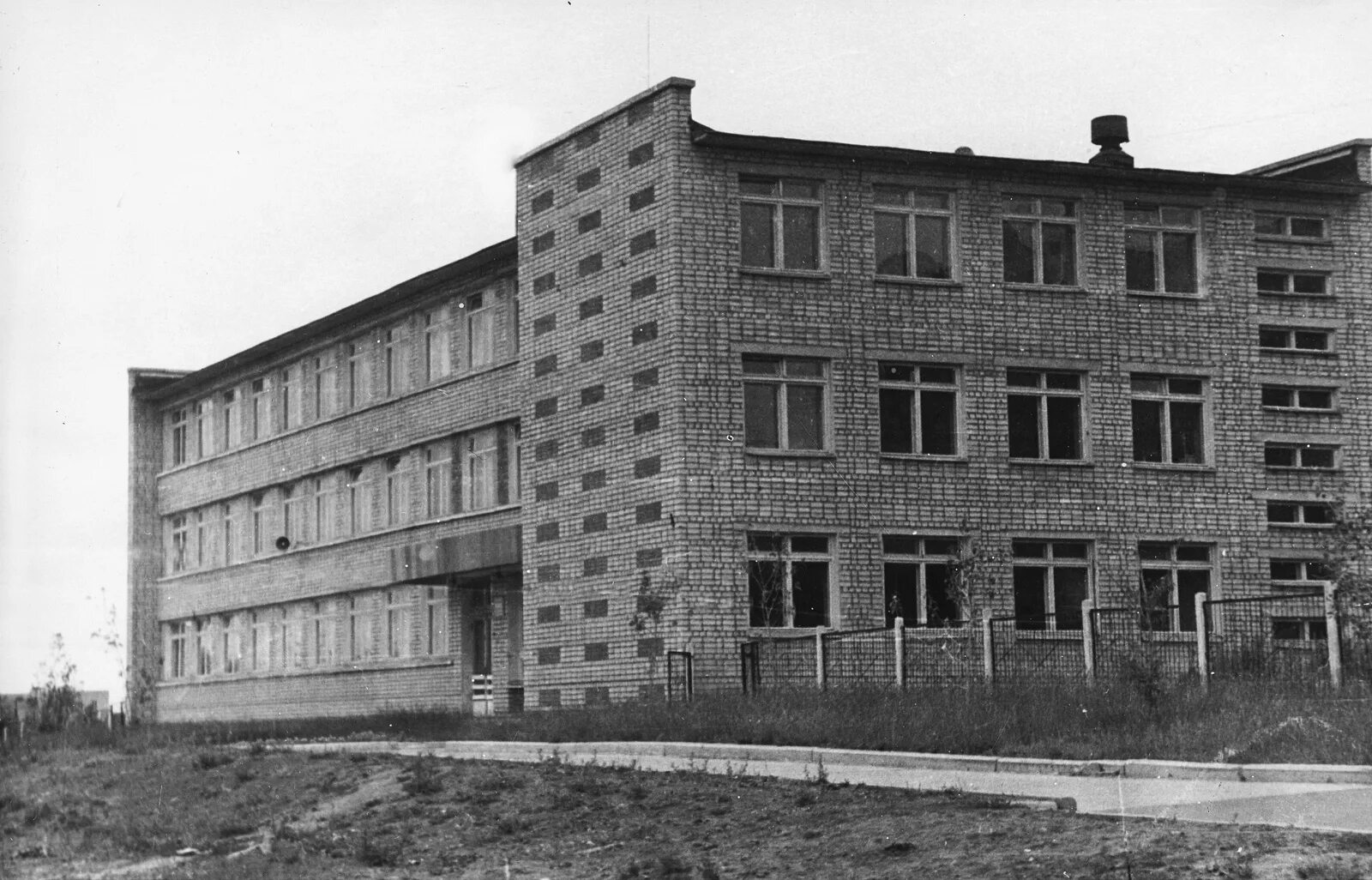 Революции 4 кирово чепецк. Кирово чепецк 70 годы. улица первомайская кирово-чепецк. клуб юных техников кирово-чепецк. клуб юного техника кирово-чепецк.