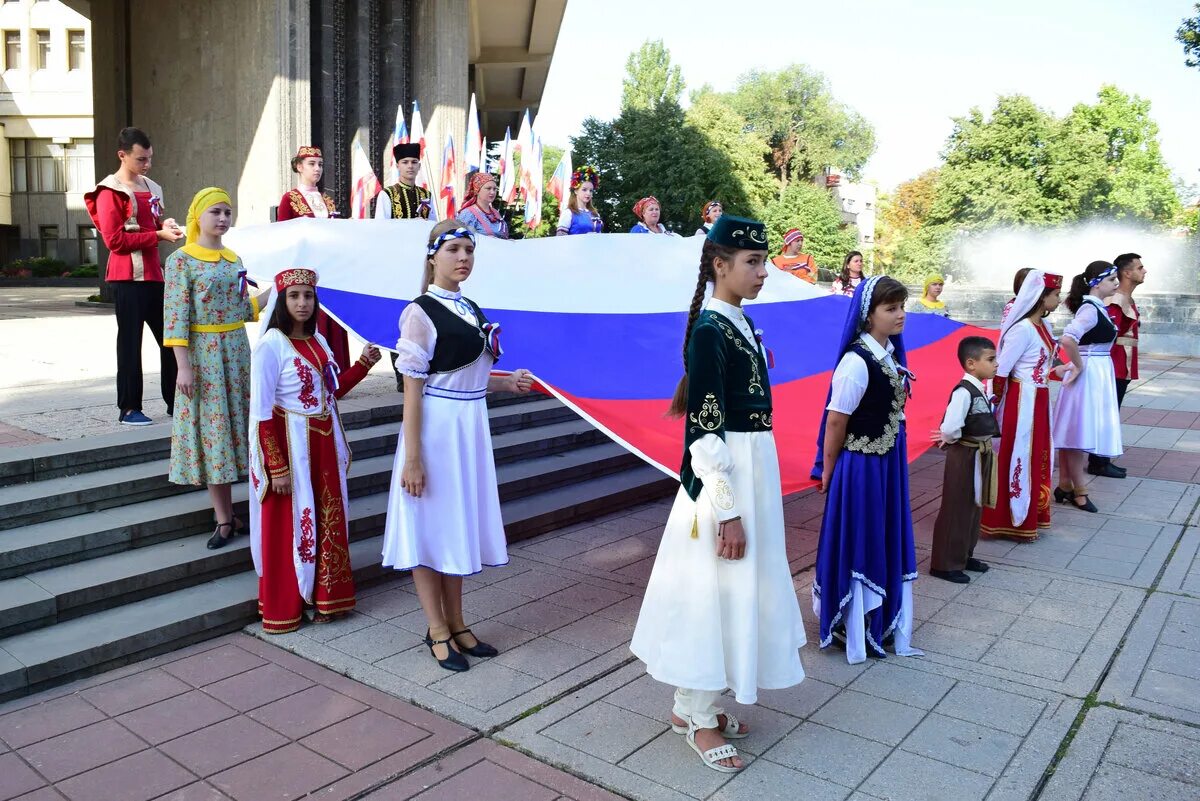 Национальный костюм Республики Крым. С праздником Крым. Единство народов Крыма. Республика Крым Национальная одежда. Крым народный сайт