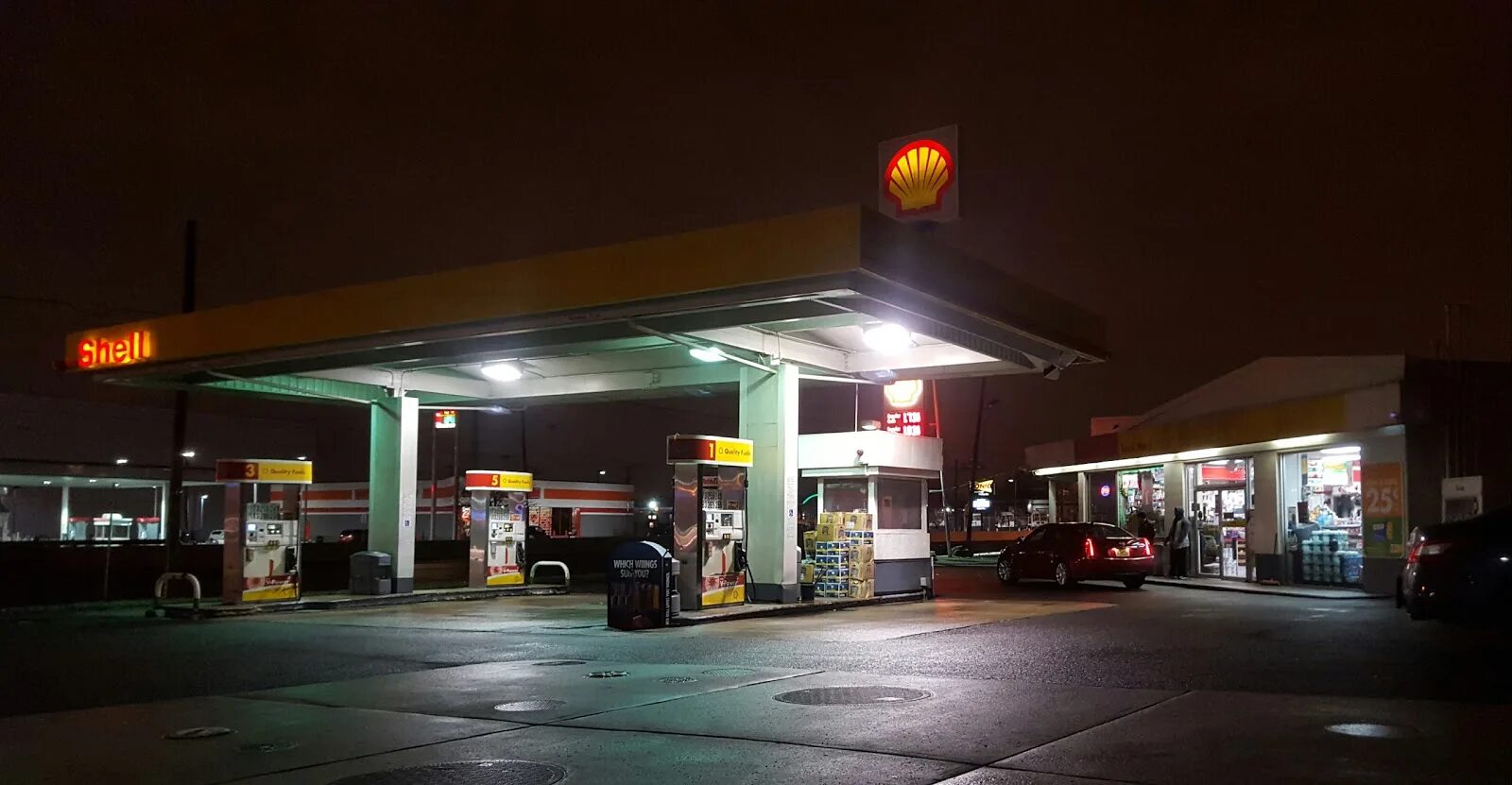 Лось на заправке. АЗС 80 США. АЗС заправка в США. Shell Gas Station 80s. Заправочная станция в США Shell.