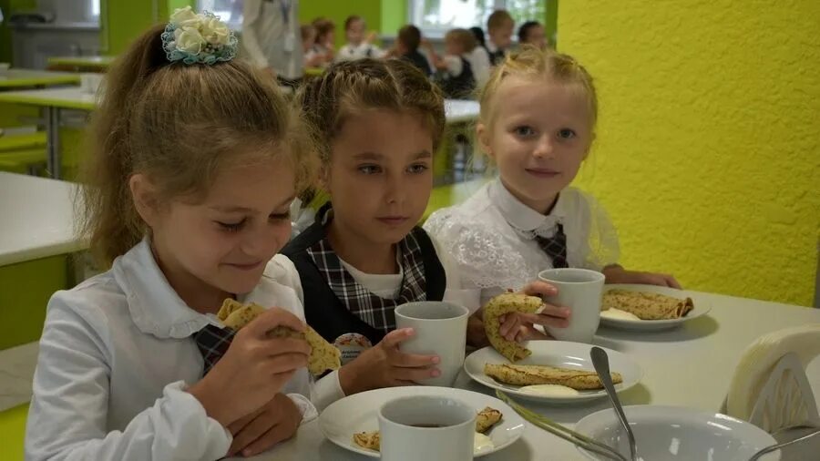 Вакансия школа 17. Питание детей в школьных столовых Гагаузии. Столовая школа Симферополь. Школьные столовые в Симферопольском районе. 21 Школа Симферополь столовая.