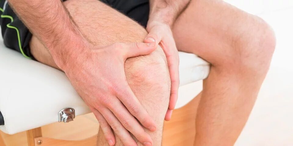 Воспалениеиколенного сус. Ревматоидный артрит голеностопного. Остеоартрит и ревматоидный артрит. Ревматоидный артрит коленного сустава. Боль в колене.