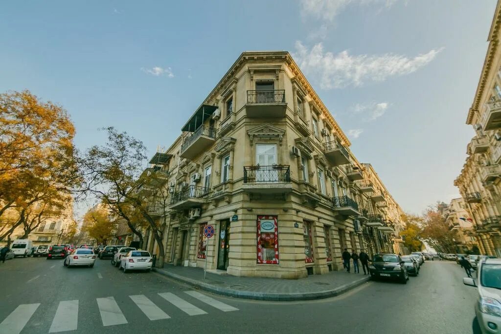 Букинг баку. Baku Street. Баку жилой дом. Баку букинг. Ormado Kaffeehaus Баку.