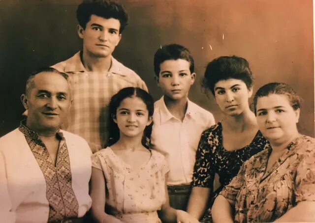 Семья ахмедова. Якуб ахмедов семья. қизлархон дўстмуҳаммедова. одил ахмедов семья. кизлархон дустмухамедова биография.
