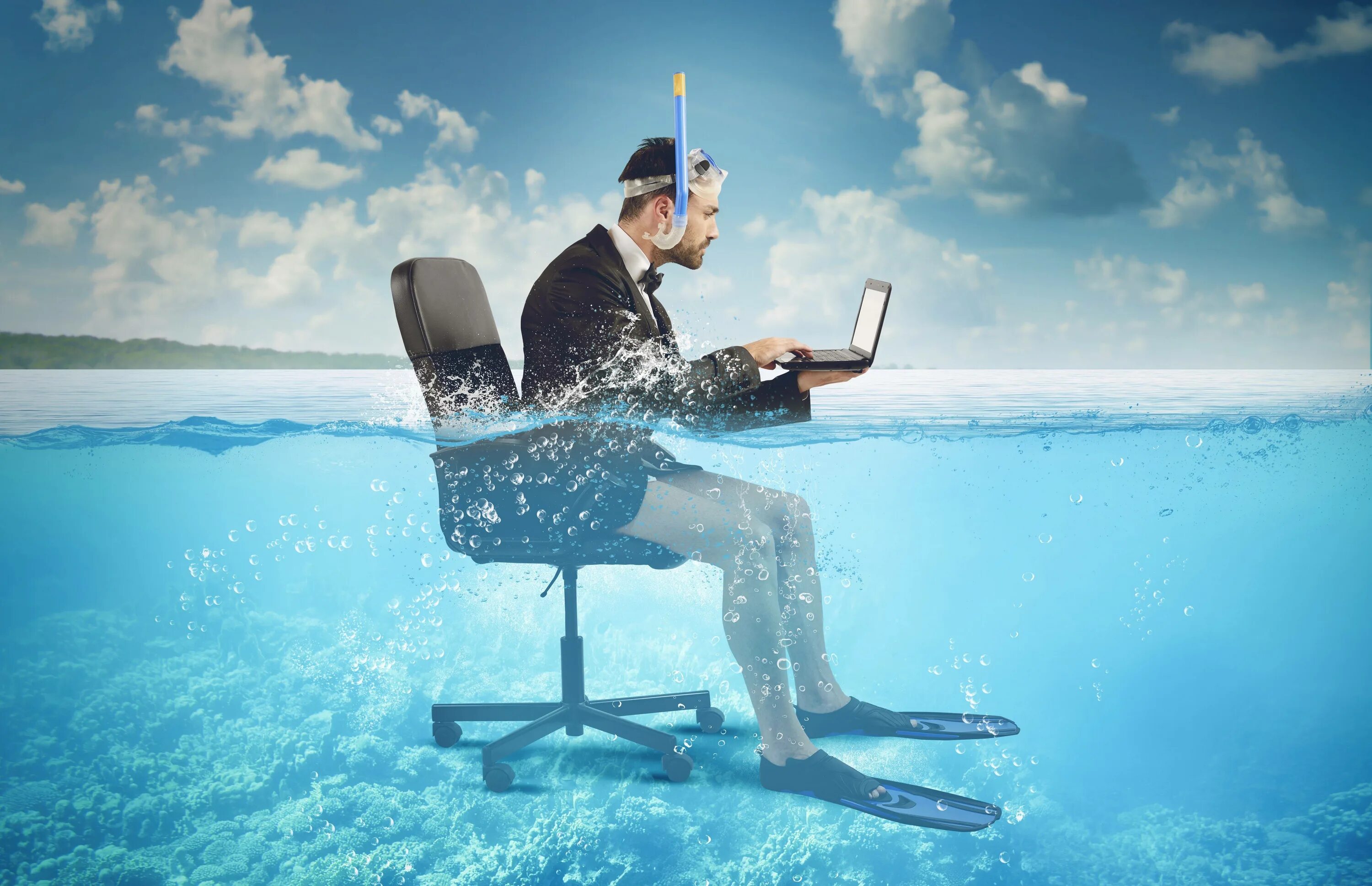 Как работает отпуск на работе. Фрилансер на море с ноутом и деньгами. звонки во время отпуска. во время работы даже как в отпуске. когда hr в отпуске.