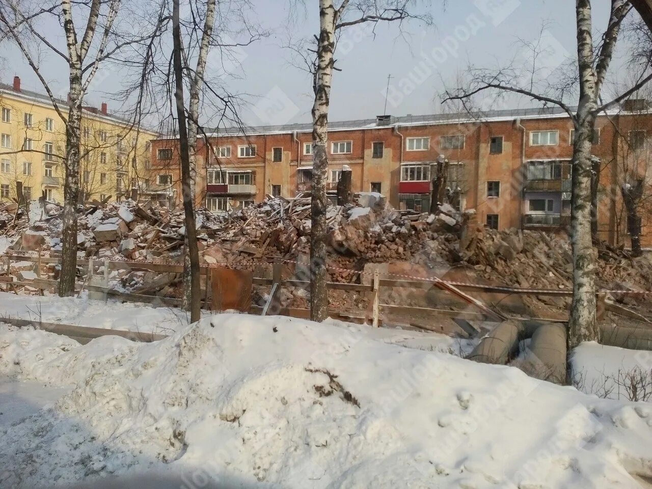 Бараки в новокузнецке. Свалка. Снос домов в новокузнецке. Аварийное жилье киселевск. Аварийные многоэтажки.