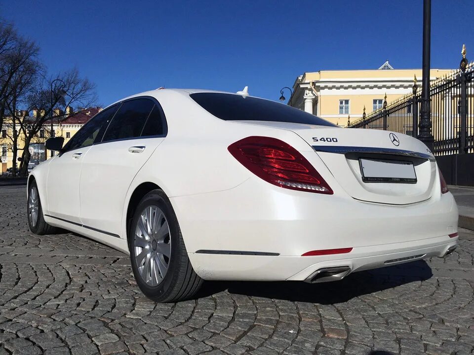 Mercedes w222. Mercedes 222. Мерседес 222 Лонг. Мерседес 222 белый.