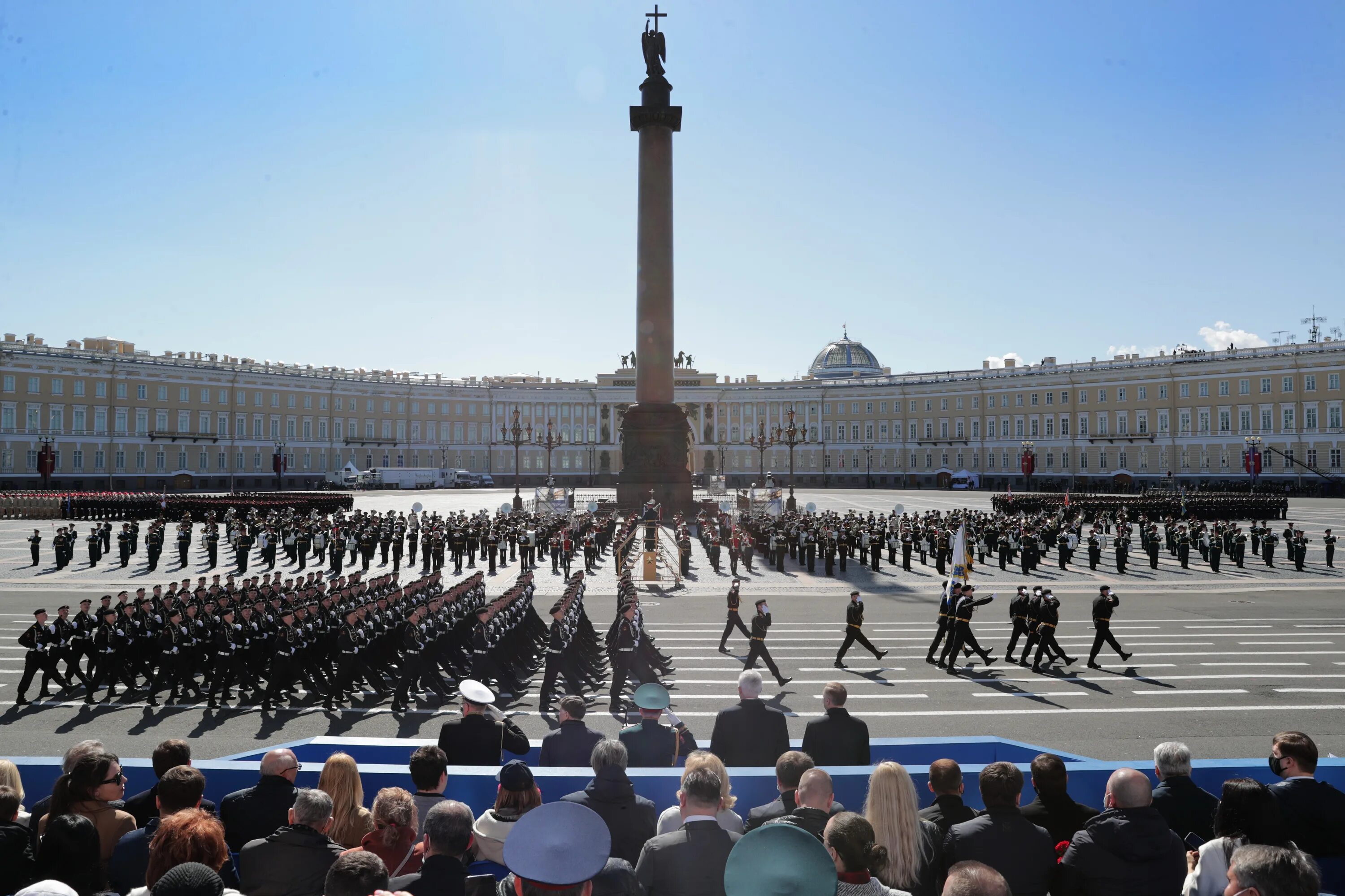 Какой будет май в санкт петербурге. Питер Дворцовая площадь парад Победы. Дворцовая площадь парад Победы 2021. 9 Мая парад СПБ Дворцовая площадь. Парад 2021 Питер Дворцовая площадь.