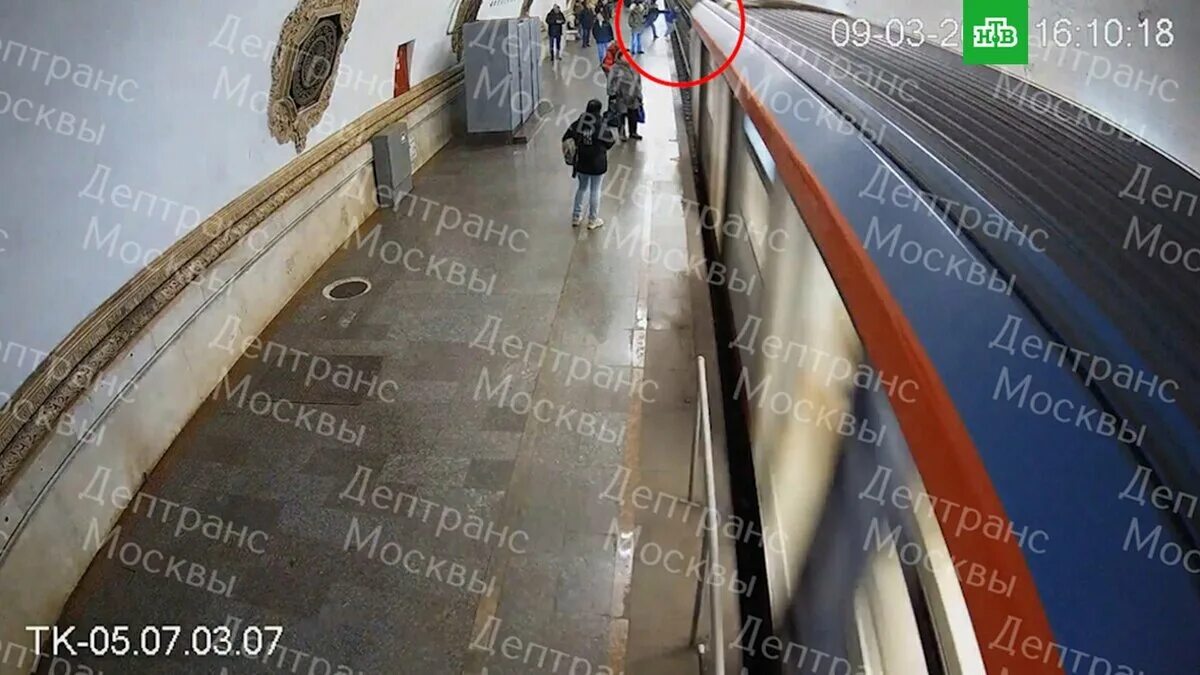 Что случилось на кольцевой линии метро. Станция метро. московское метро. станция метро окружная. метро питер.