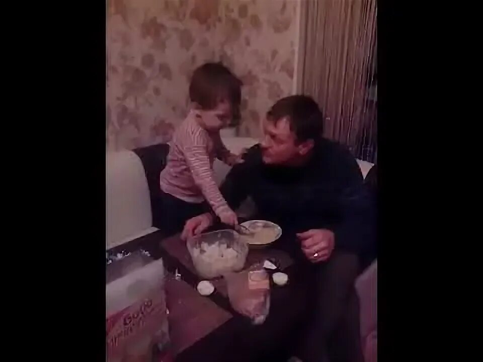 Отец устал. Папа геймер. Видео папа уставший. Родители спят. Уставший отец картинки.
