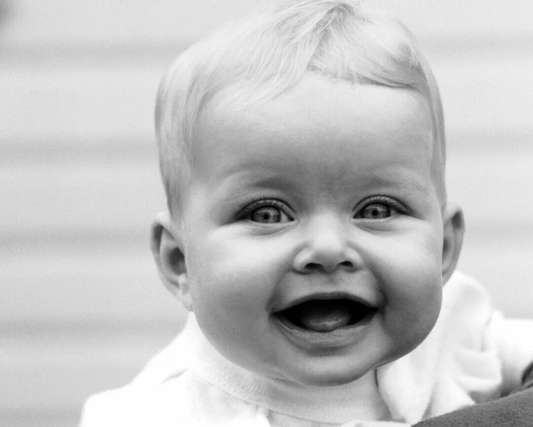 Хмурое детское лицо. Детское лицо в профиль. Surprised baby. Смешные дети. Baby fase.