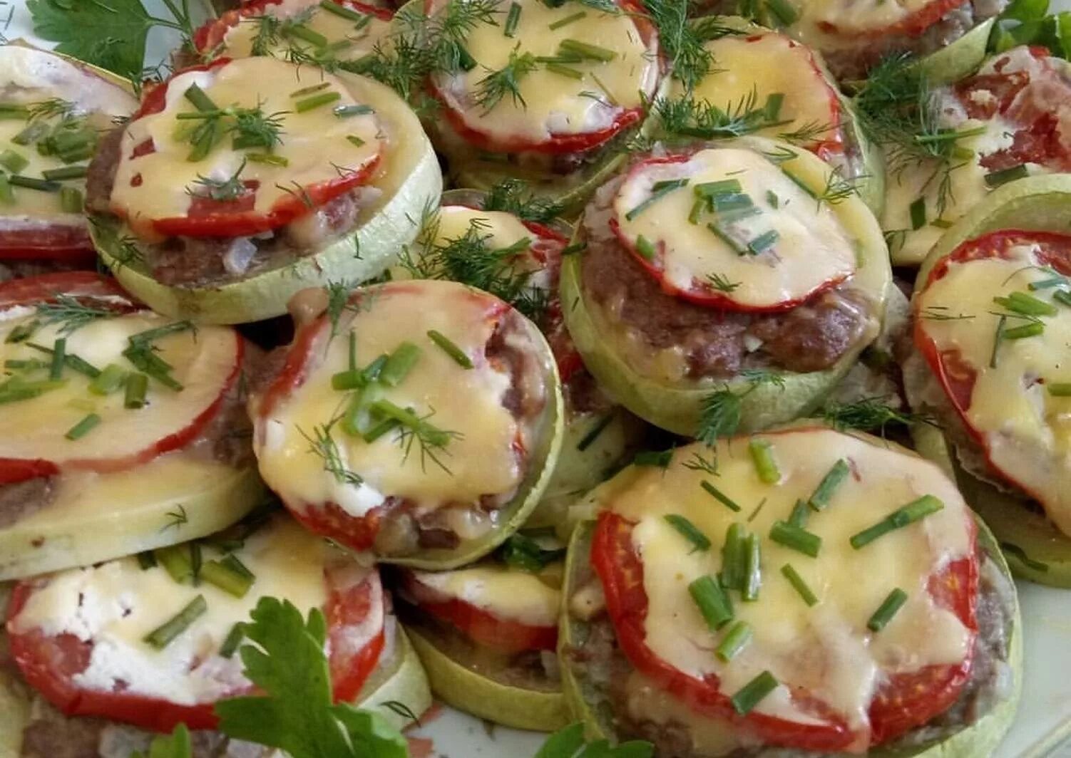 кабачки кольцами с фаршем в духовке. фаршированные цуккини «лодочки». кабачки фарш сыр рецепты. кабачки с фаршем и помидорами в духовке. кабачки с фаршем и помидорами в духовке.