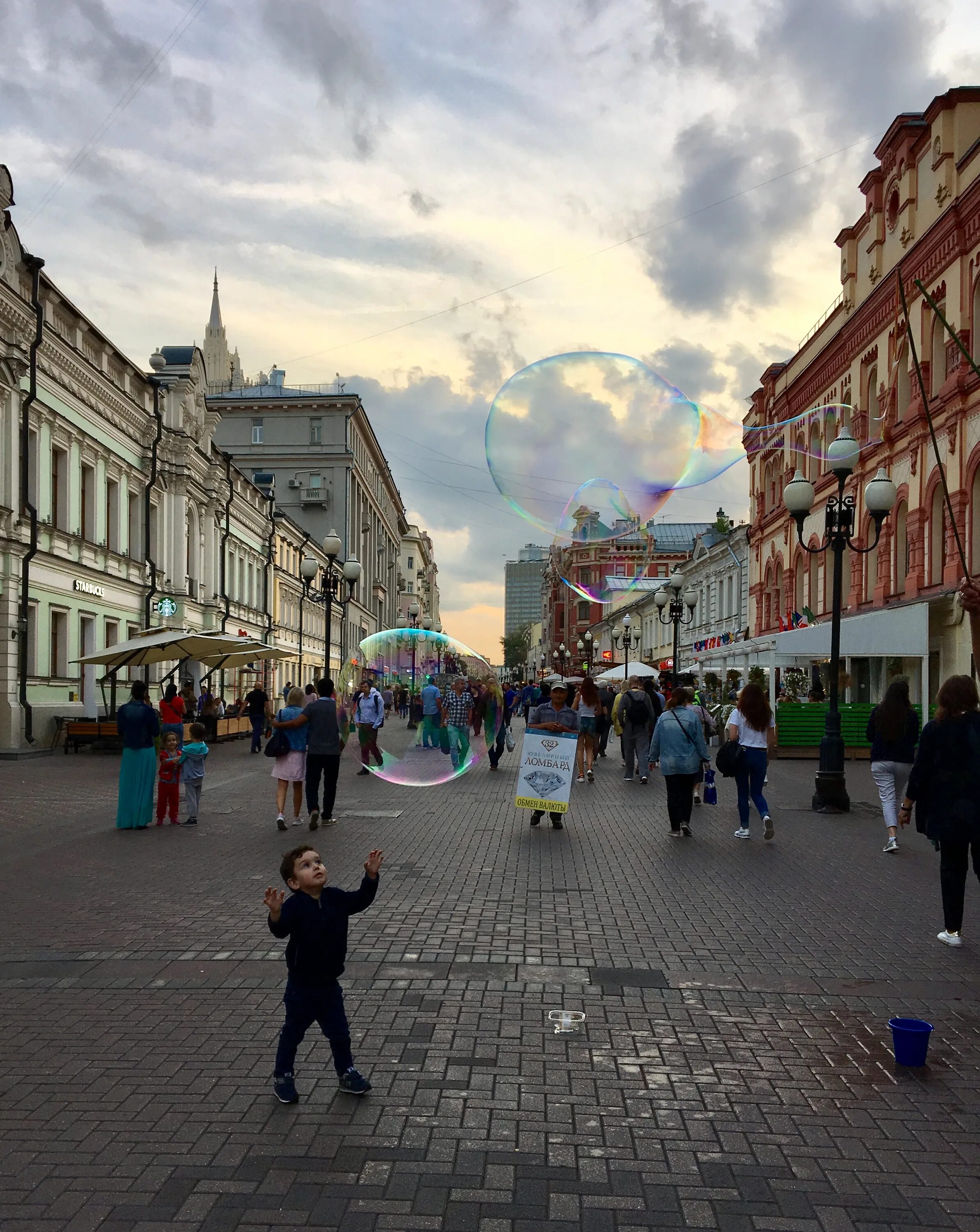 Арбатский переулок Москва. Переулки Арбата. Пешеходный Арбат. Барнаул Пеший Арбат.