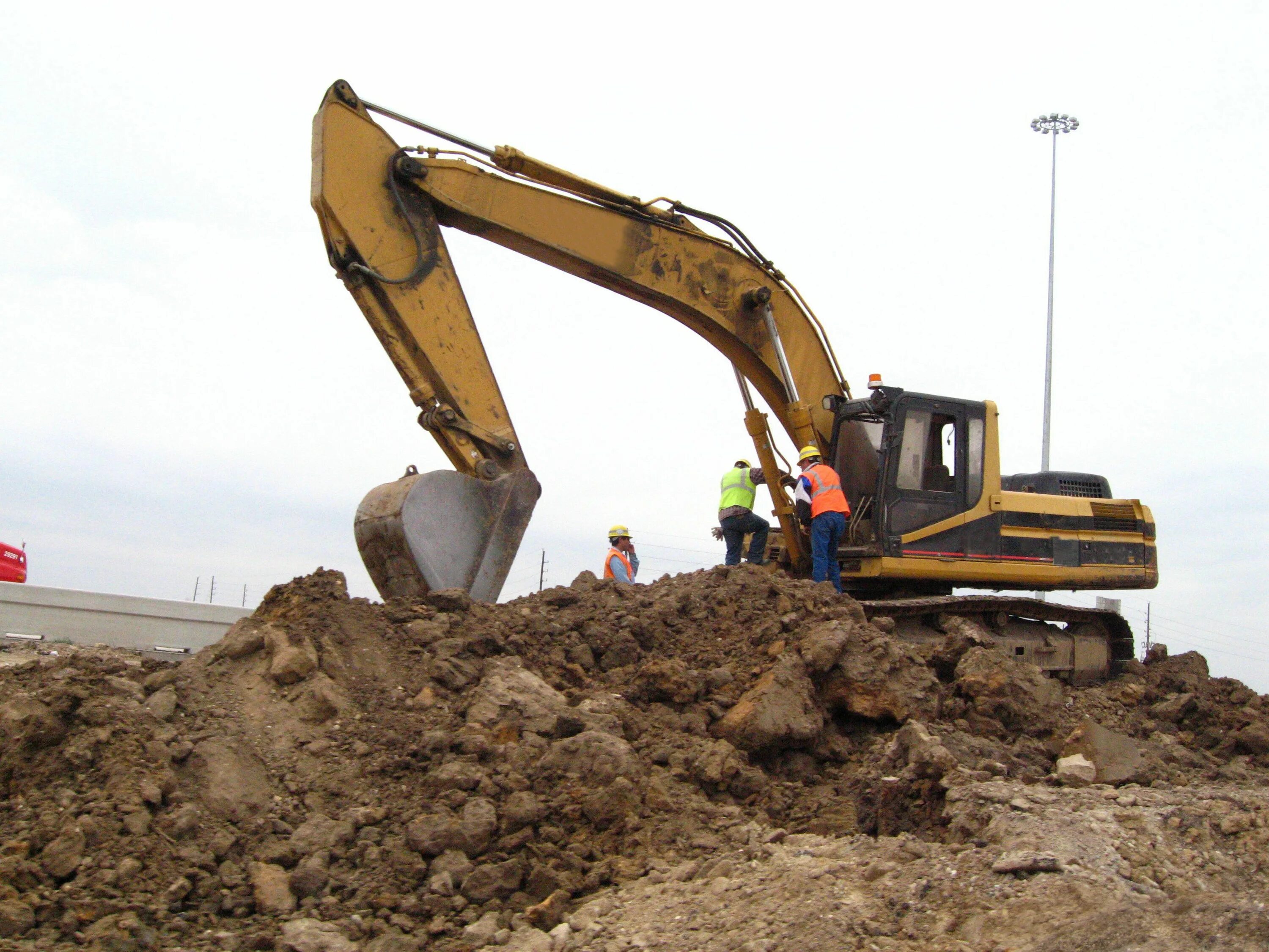 Машинист экскаватора (6 разряда, Komatsu РС 1250) Nordgold. Машинист экскаватора двухковшового. Профессия экскаваторщик. Эскалаторщик профессия.