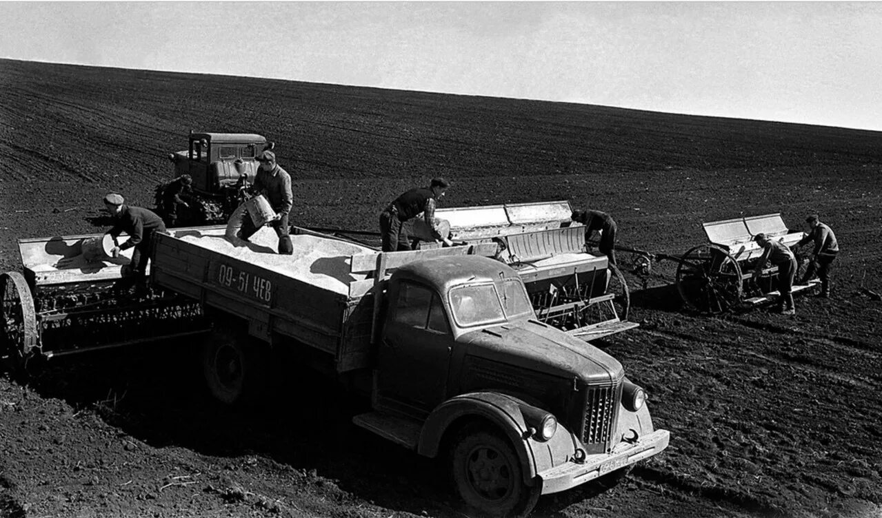 1953 1956 год. Целина освоение целинных земель СССР. Освоение целины 1950. УРАЛЗИС 355 на освоение целины. Целина 1954 Хрущев.