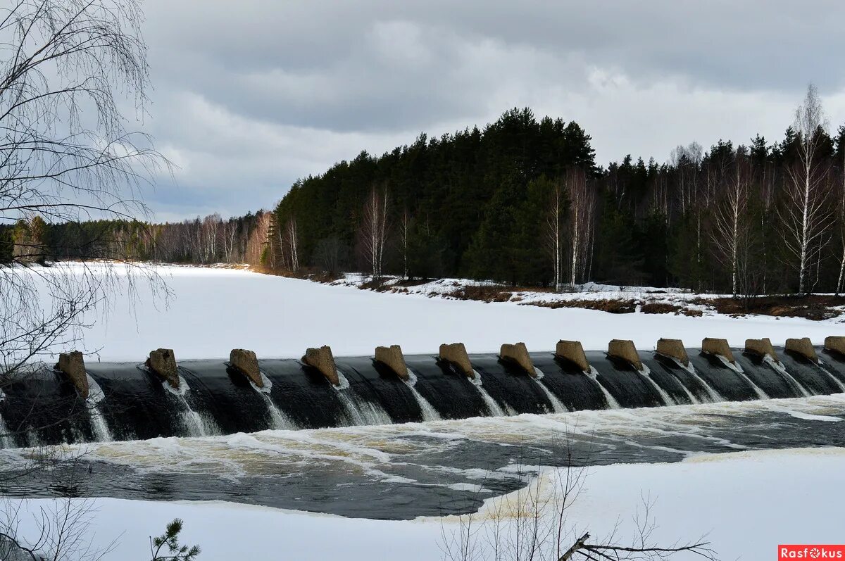 Дамба река Медведица. Плотина Лобня. Дубна плотина водопад. Плотина в Луховицах. Запруда на реке