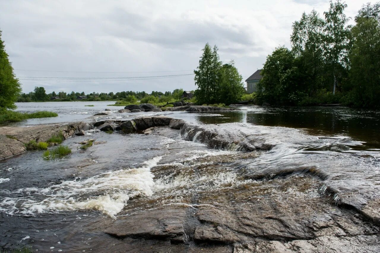 Порог на реке это. Кауровские пороги Западная Двина. Река выг. Водопад Западная Двина. Пороги река Даугава.