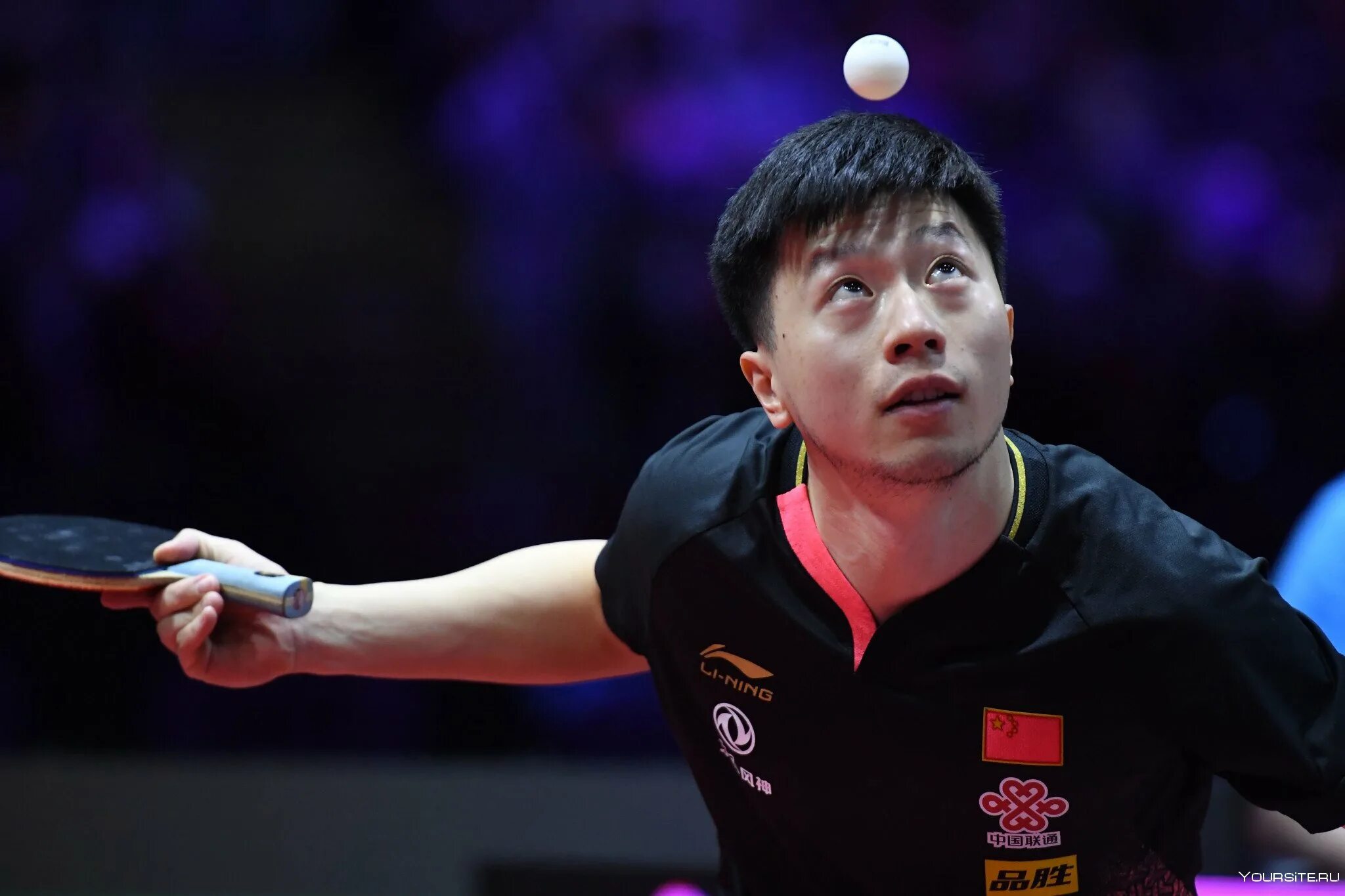 Ma long теннисист. Ма Лонг настольный теннис. Настольный теннис ма Лонг 2021. Китаец ма лун теннисист.