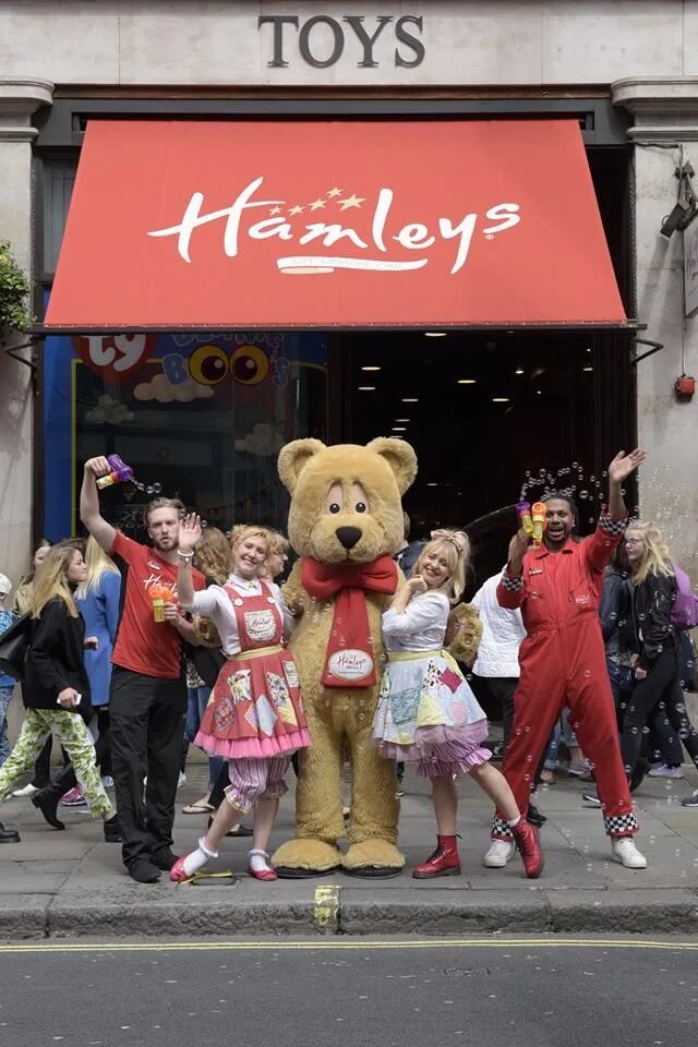 Hamleys is the best. Хэмлис в лондоне. hamleys магазин игрушек в лондоне. хамлес магазин игрушек лондон. hamleys океания.