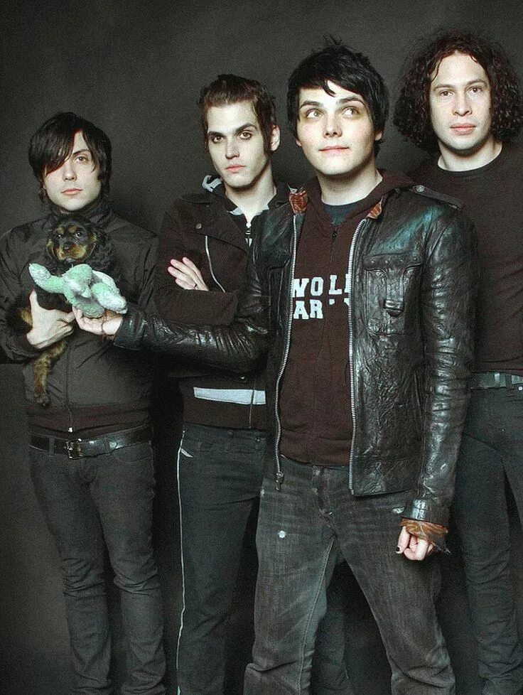 Почему группа. My chemical romance. группа chemical romance. my chemical romance 2025 сейчас. группа май кемикал романс.