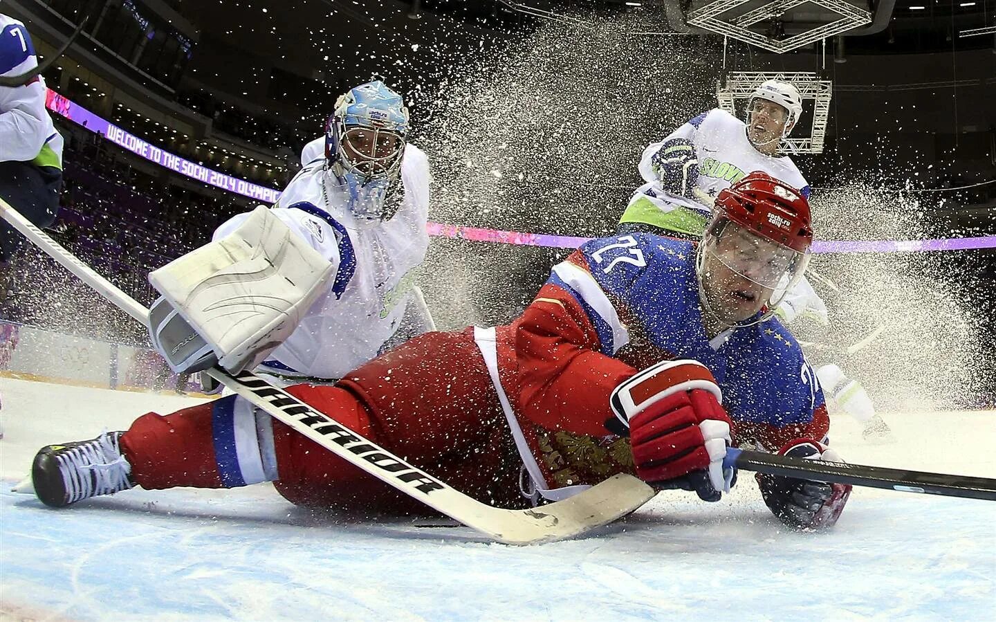 Сочи игра хоккей. Олимпийские игры в Сочи 2014 хоккей. Хоккей с шайбой на Олимпийских играх. Зимние игры хоккей. Хоккей красивые моменты.