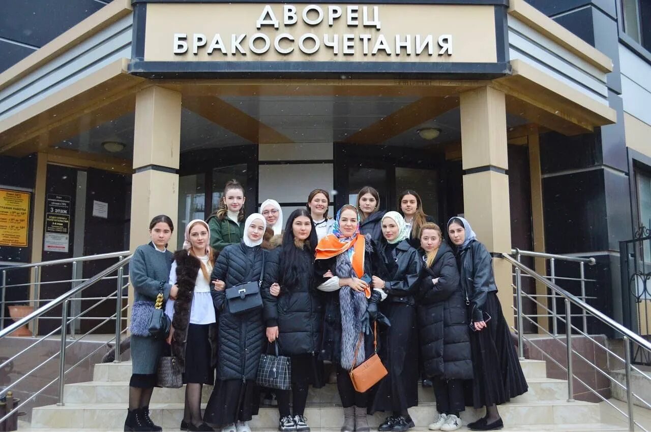 Отдел загс по ершовскому району саратовской области. Начальник отдела загс хасавюрта. Отдел загс хасавюрт. Сбербанк хасавюрт. Хасавюрт загс гор.