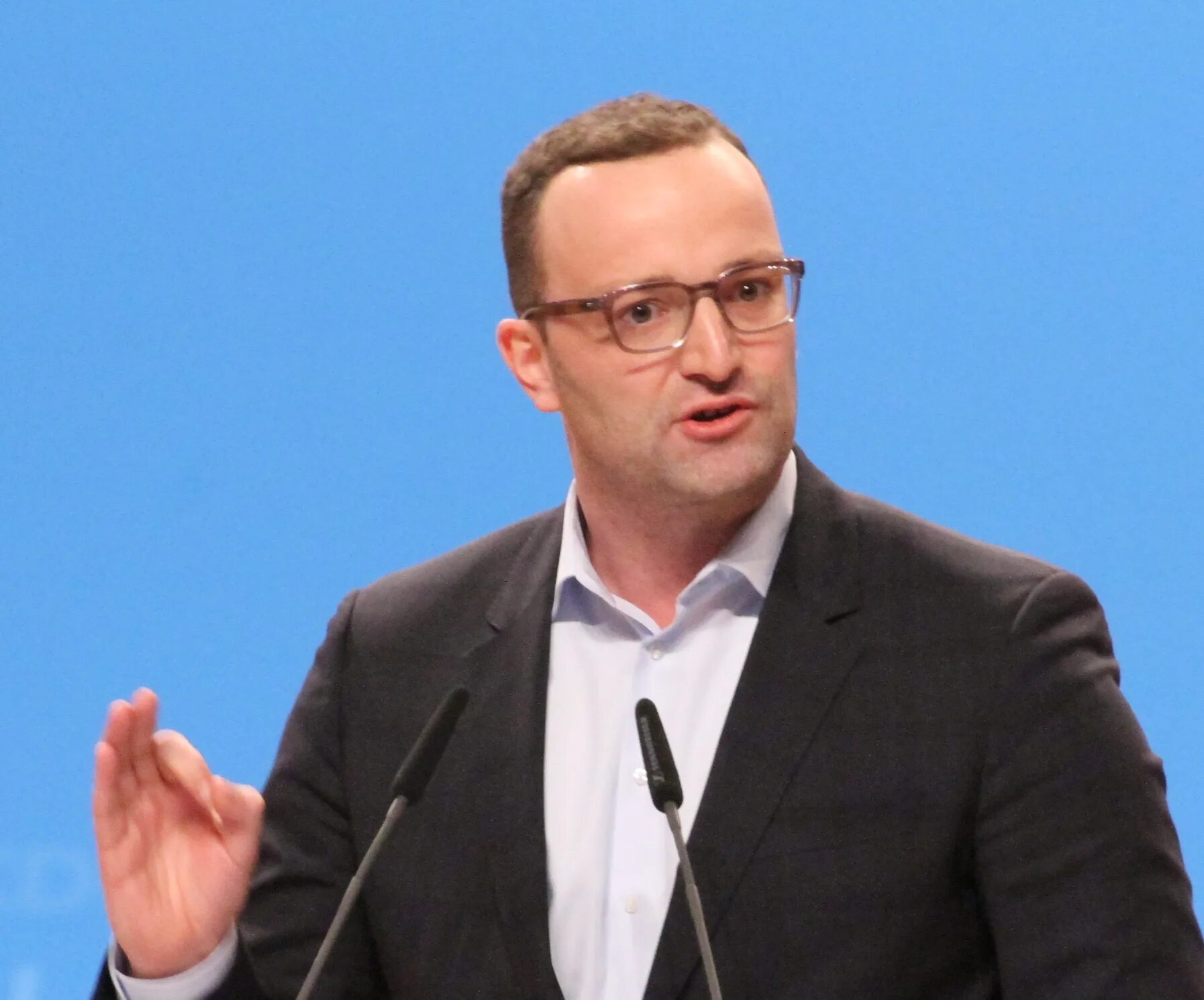 Йенс шпан и даниэль функе. Глава минздрава германии йенс шпан. Йенс шпан немецкий политик. Министр здравоохранения йенс шпан. Енс шпан.