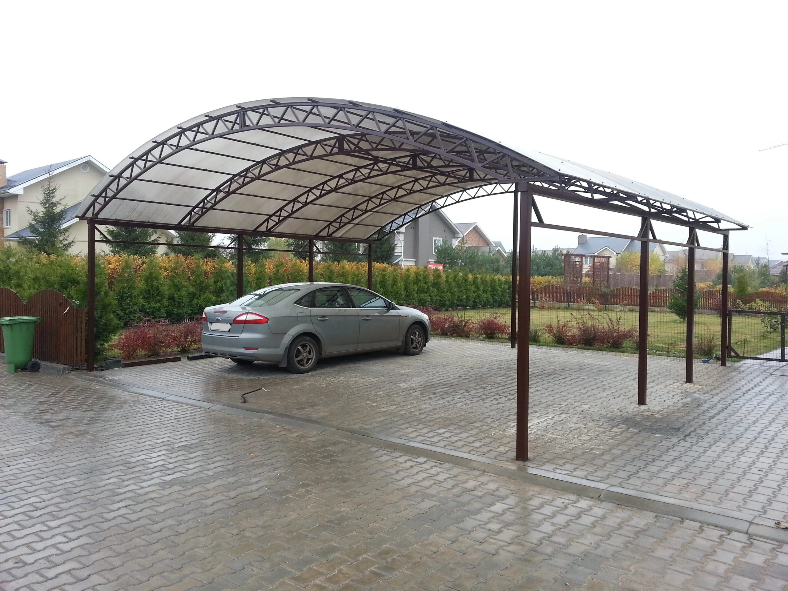 Навес для автомобиля из металлопрофиля. Навес из профильной трубы. Автонавес комфорт 3,3м х 4м каркас. Навес для автомобиля из поликарбоната. Навес для машины из профильной трубы.