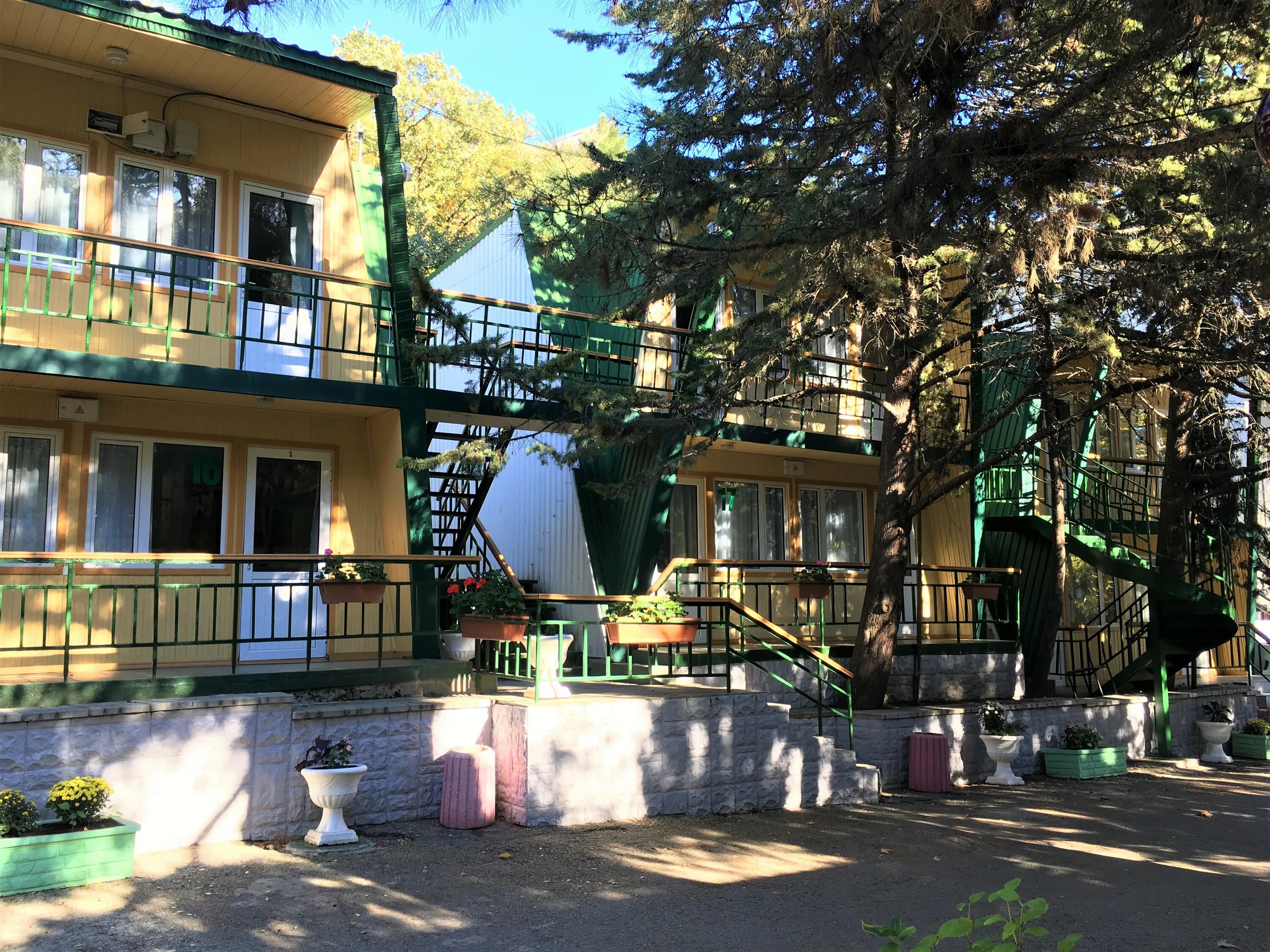 алые паруса алушта сатера. пансионат алые паруса алушта. корпус 5 в алых парусах сатера в крыму. эко отель алые паруса. крым отель алые паруса алушта.