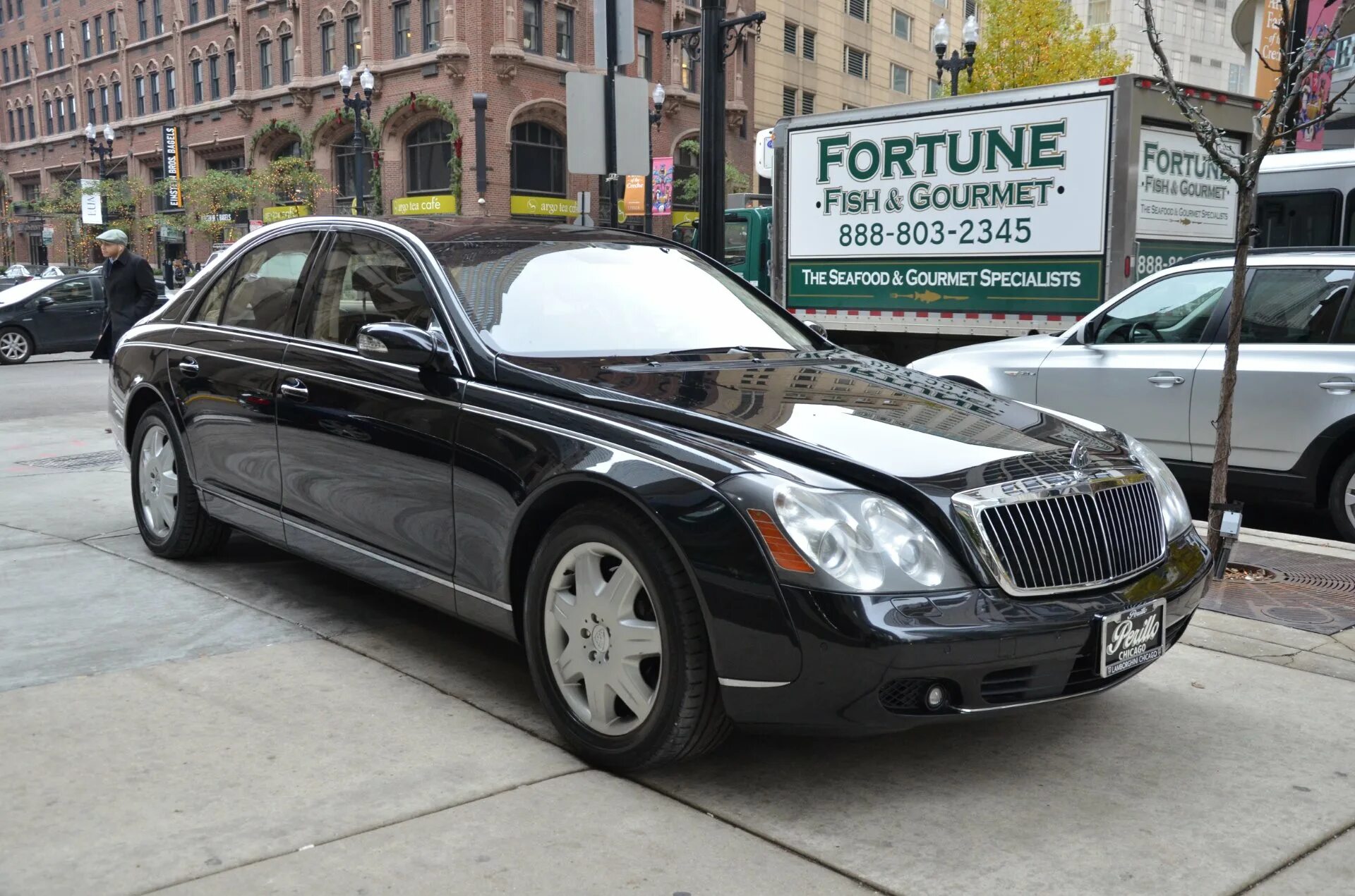 Мерседес майбах 1999. Maybach 62. Майбах в москве. Майбах 62s landaulet. Мерседес майбах 2023.