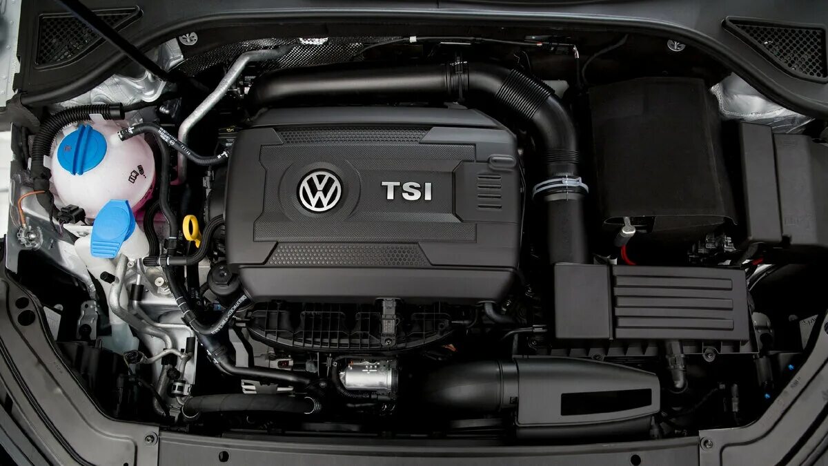Бензиновые двигатели volkswagen. Двигатель Фольксваген Пассат СС 1.8. Двигатель Volkswagen 1,4 TSI. VW b6 1.8 TSI. Под капотом Фольксваген Пассат б7.
