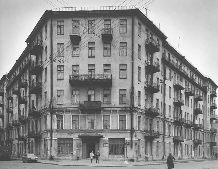 Ул коммуны санкт-петербург. Улица коммуны 52 санкт-петербург. Коммуна петербург. Дом слеза социализма на рубинштейна. Коммуны 52.